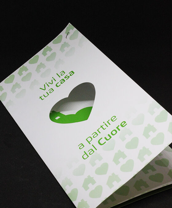 Pieghevole a 3 ante con fustellatura